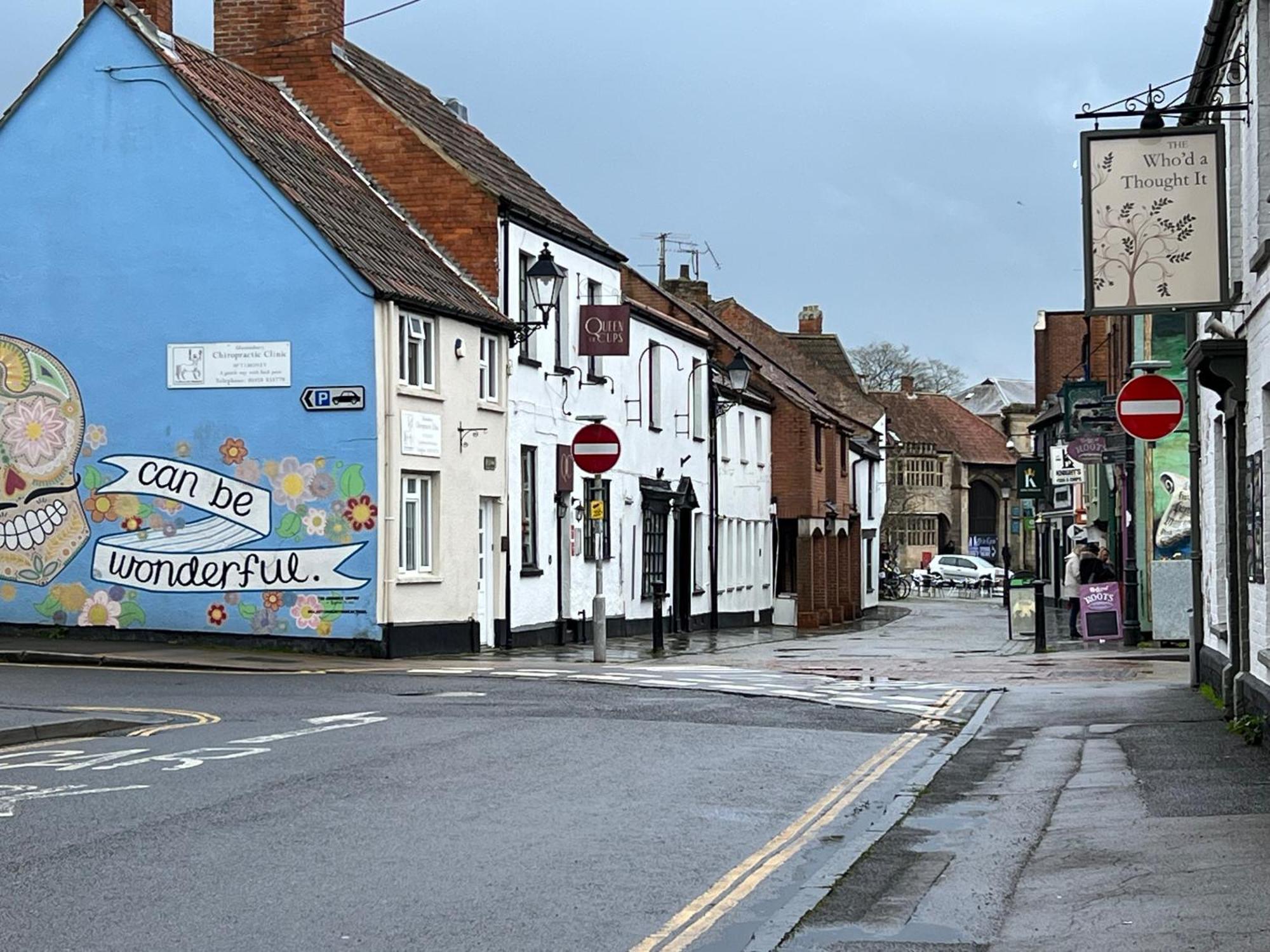 Glastonbury Secret Retreat - 1 Bd Split-Level Apt, Sleeps 3 Εξωτερικό φωτογραφία