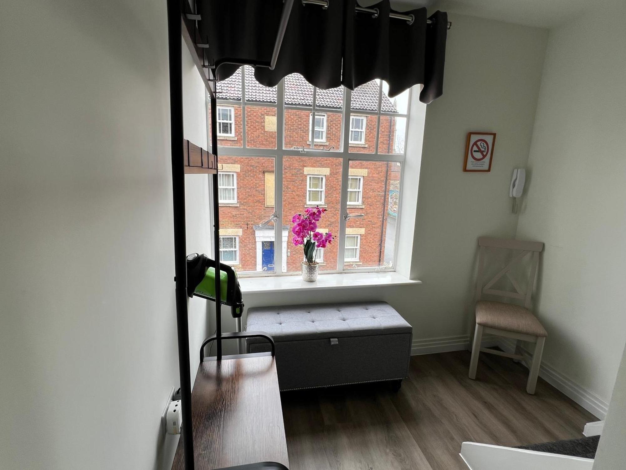 Glastonbury Secret Retreat - 1 Bd Split-Level Apt, Sleeps 3 Εξωτερικό φωτογραφία