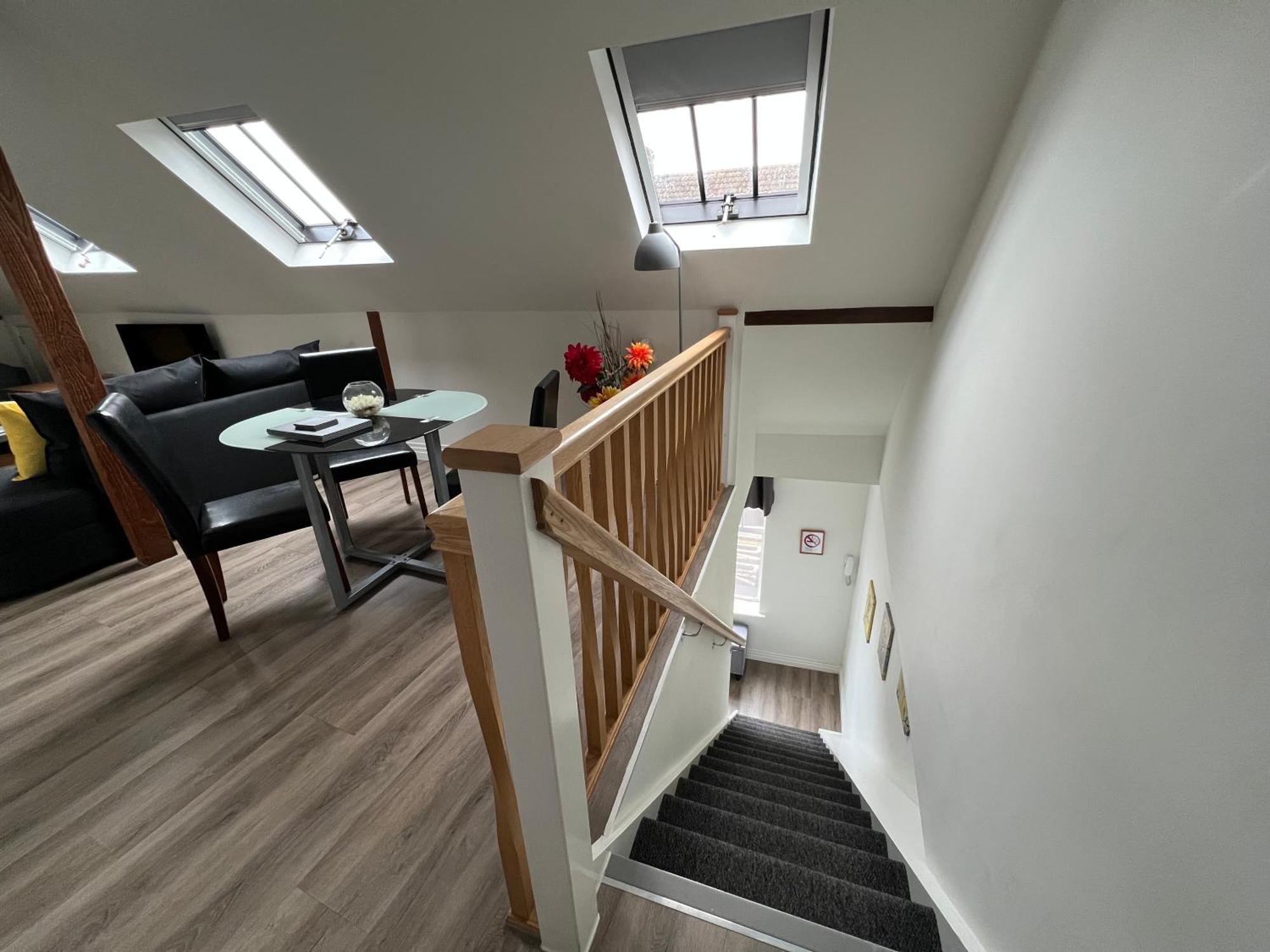 Glastonbury Secret Retreat - 1 Bd Split-Level Apt, Sleeps 3 Εξωτερικό φωτογραφία