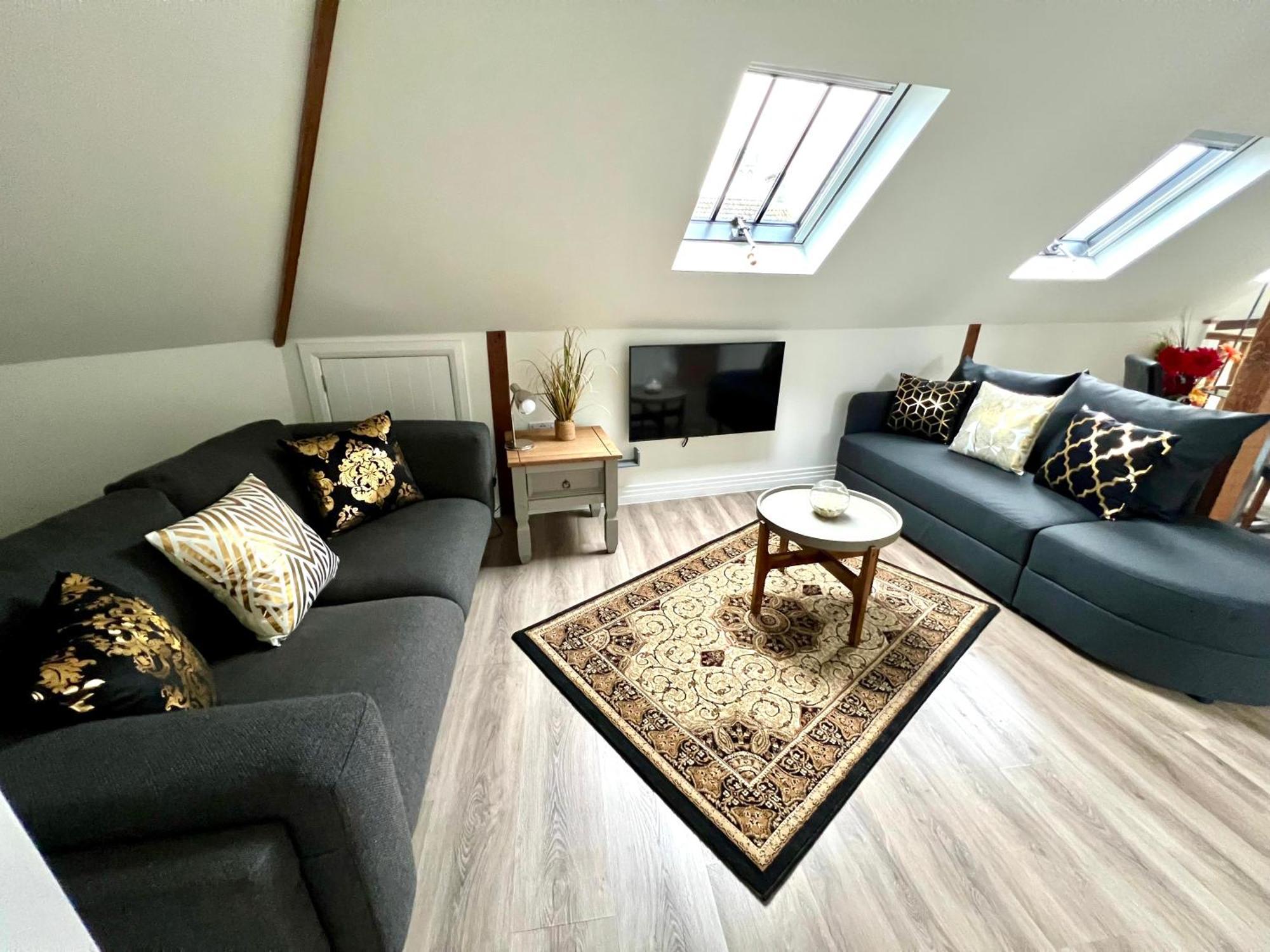 Glastonbury Secret Retreat - 1 Bd Split-Level Apt, Sleeps 3 Εξωτερικό φωτογραφία