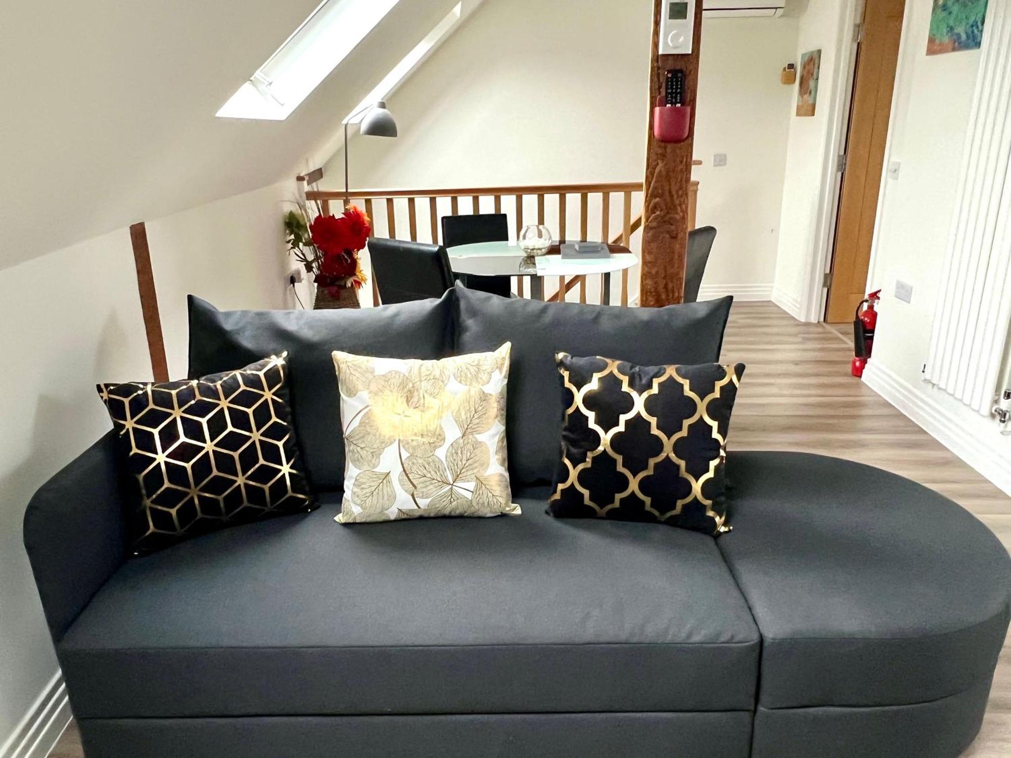 Glastonbury Secret Retreat - 1 Bd Split-Level Apt, Sleeps 3 Εξωτερικό φωτογραφία